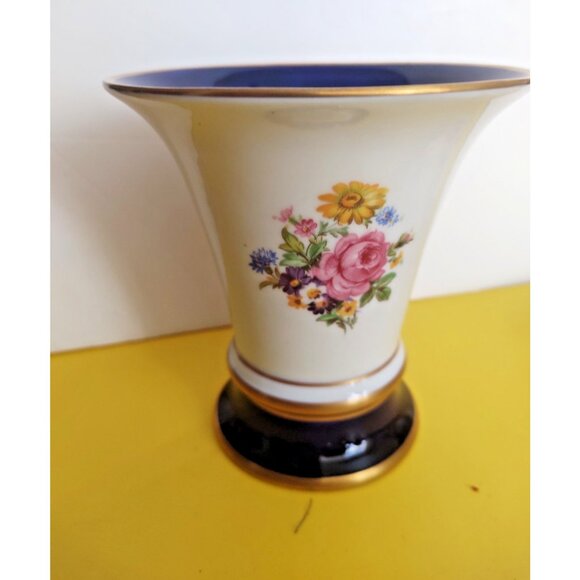 Vintage  Royal Dux Bohemia Pink Rose hand painted Vase  5 1/2" tall - Picture 5 of 10